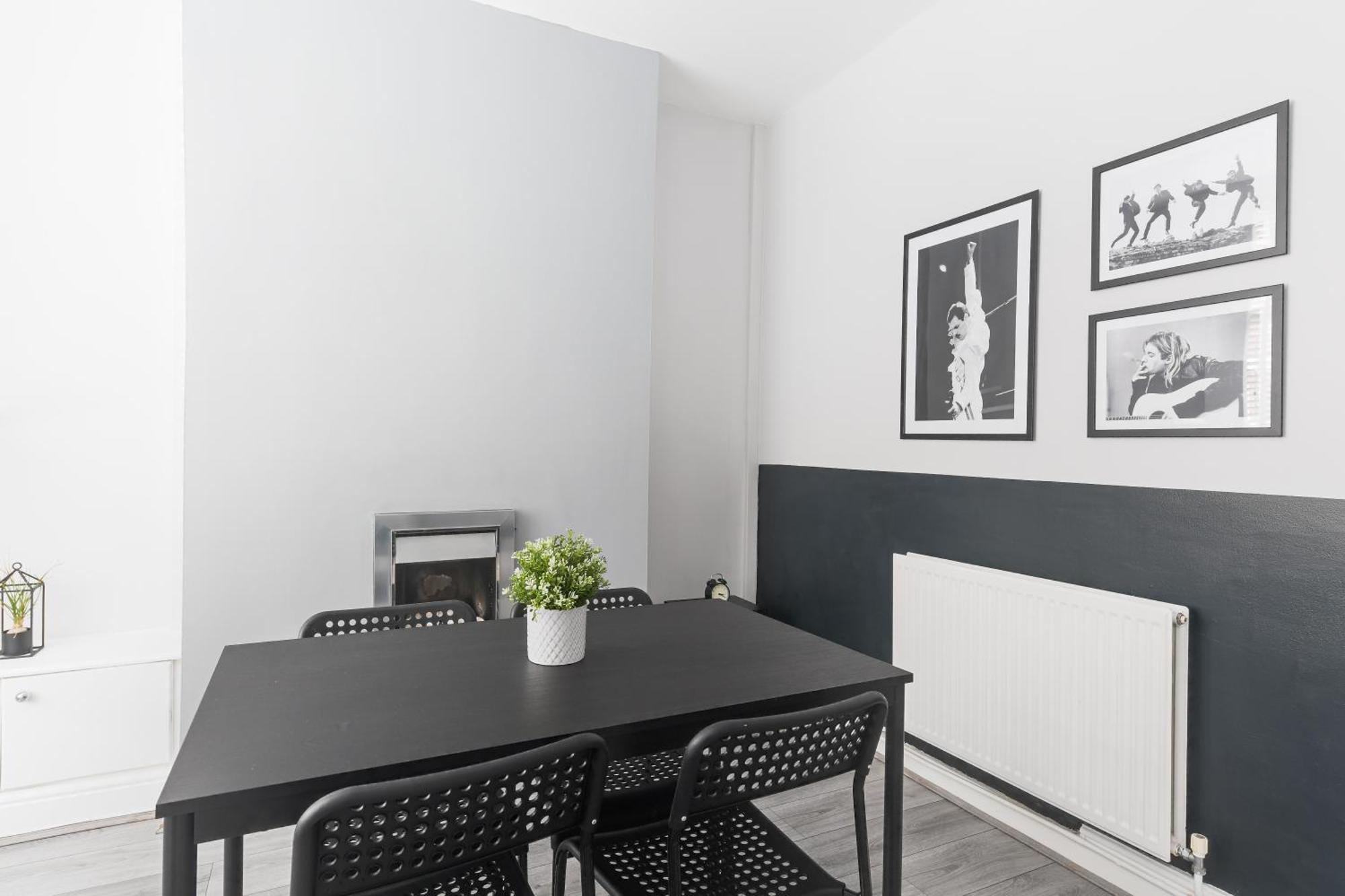 Poppy'S Project - July Road Villa Liverpool Exterior foto